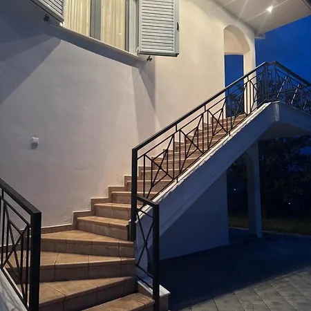 Near Loutra Pozar & Edessa Falls Apartment